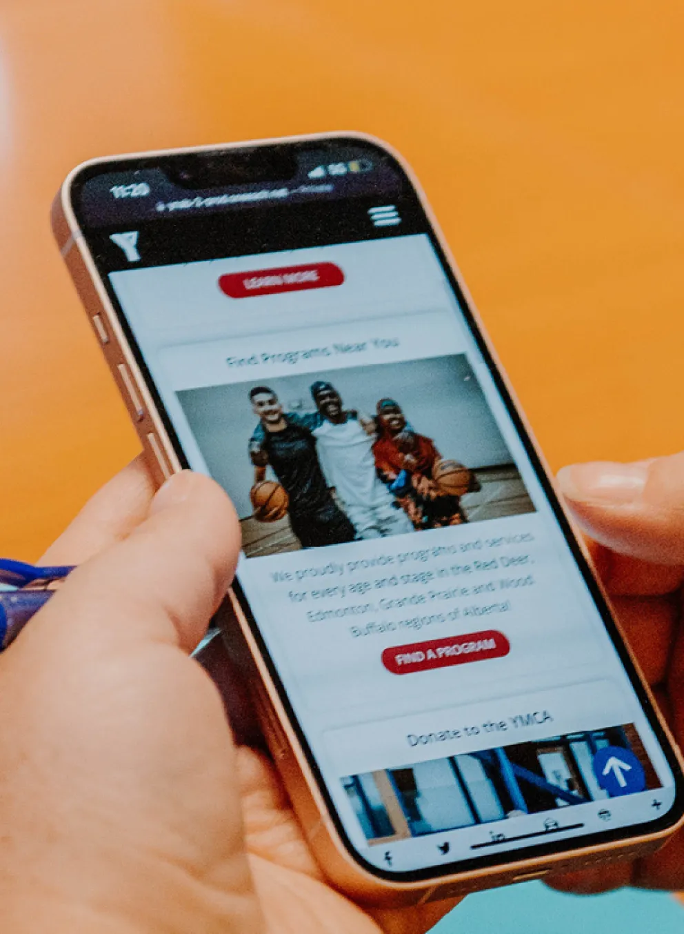 A woman uses her cell phone to browse a website.